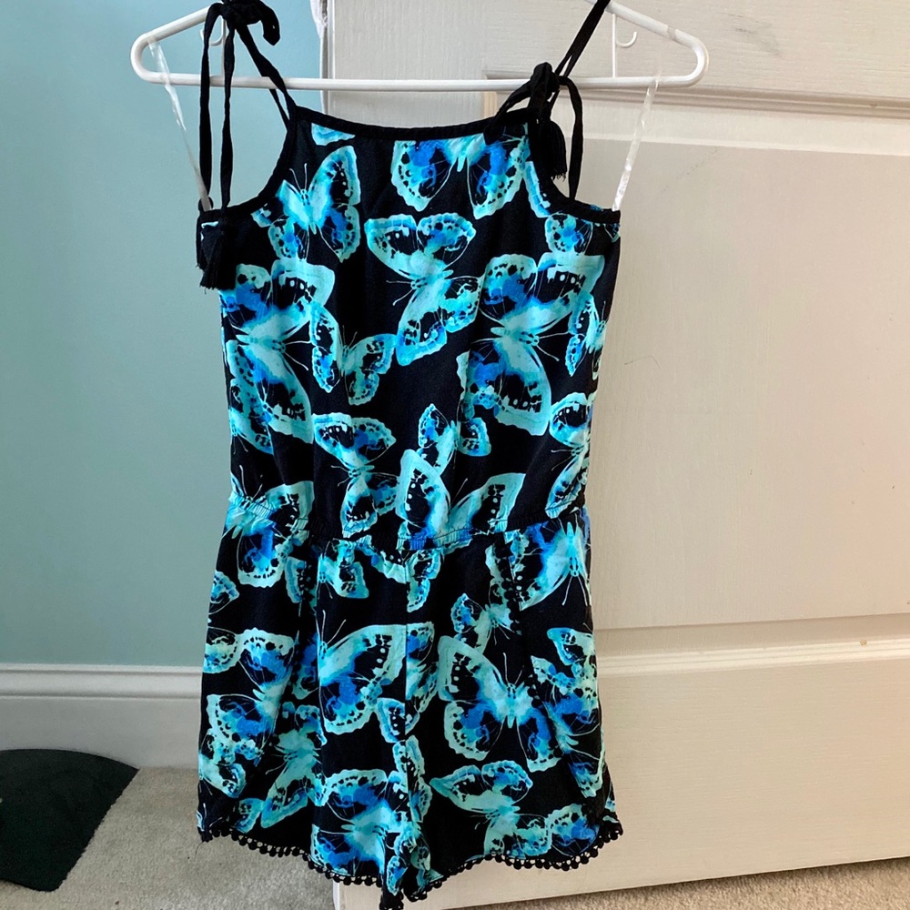 🦋Beautiful romper with adjustable strap 🦋